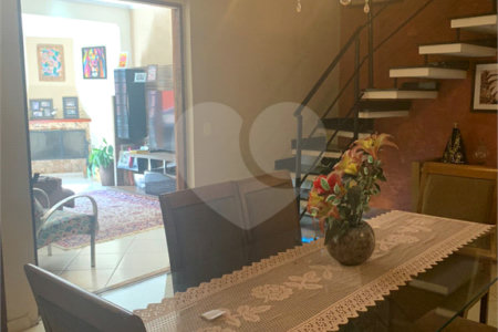 Casa à venda com 4 quartos, sendo 1 suíte, em Loteamento Shangrilá, Valinhos, SP