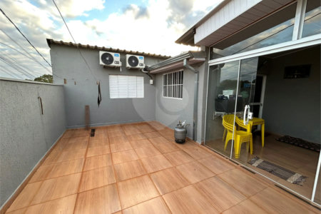 Casa à venda com 4 quartos, sendo 1 suíte, no Centro, Cravinhos, SP