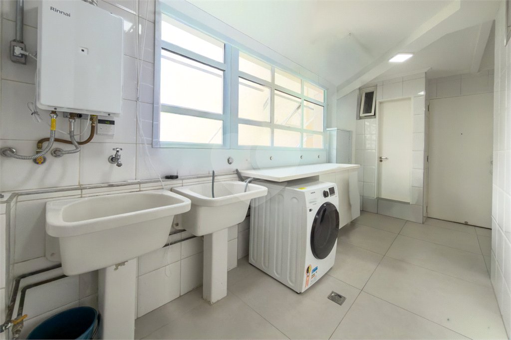 Apartamento com 205 metros no Campo Belo