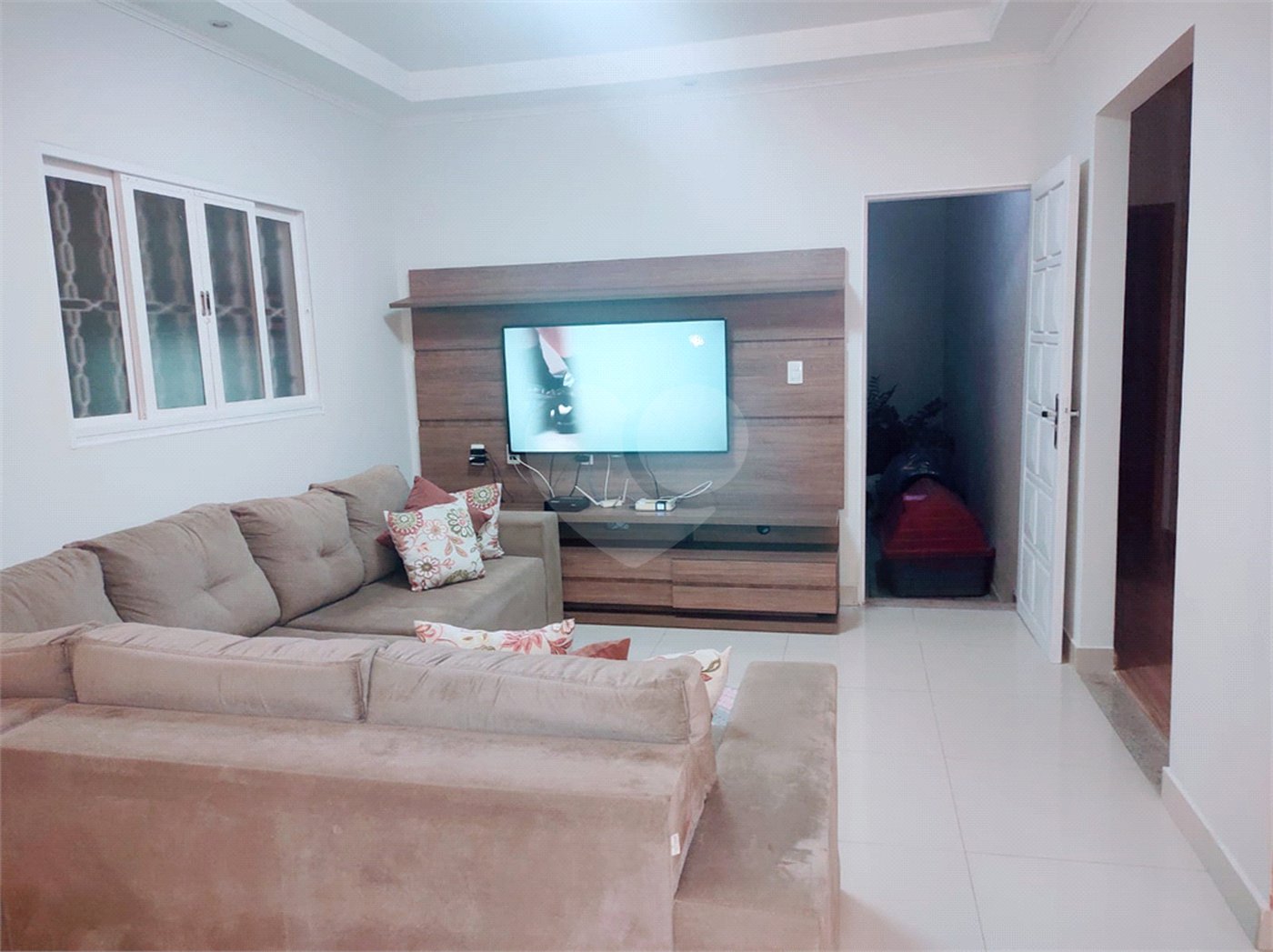 Casa térrea com 2 dormitórios.