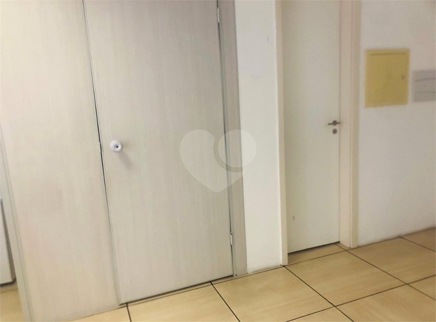 Otima sala comercial com sacada e uma vaga para auto no Nova América Office em Santo Amaro.