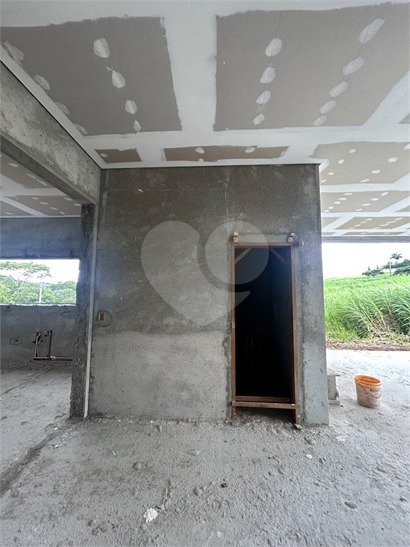 Casa à venda com 3 suítes no condomínio Residencial Jequitiba, Jacareí - SP