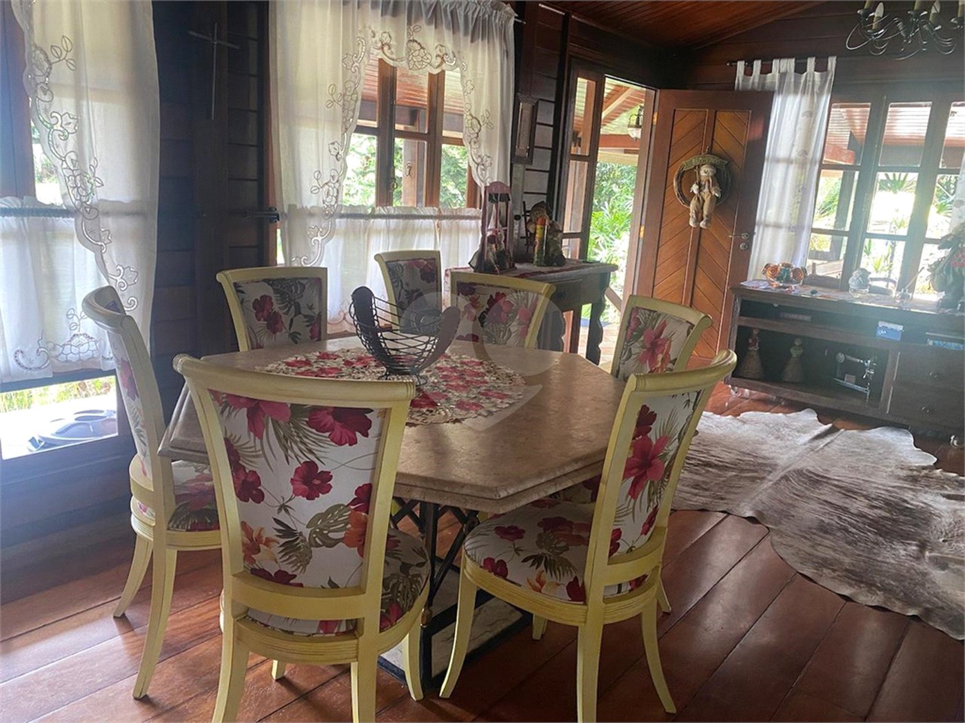Casa à venda com 3 quartos, sendo 1 suíte, no condomínio Associação Reserva das Hortênsias, Mairiporã - SP