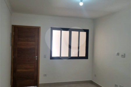 Sobrado à venda com 3 quartos, sendo 1 suíte, em Vila Romero, São Paulo, SP