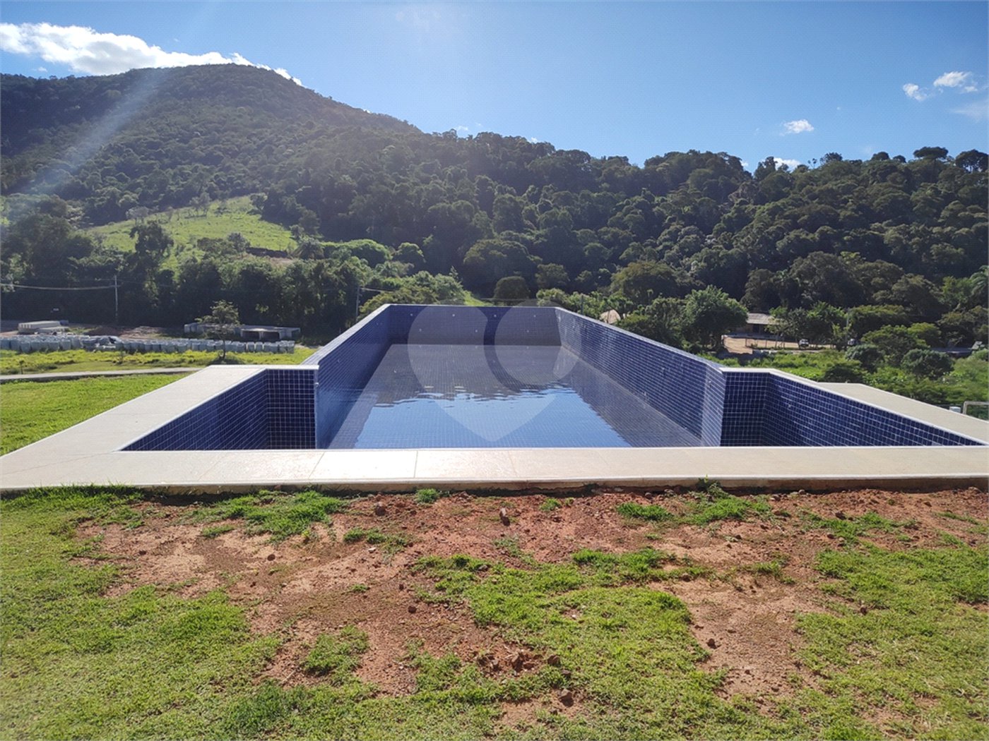 Terreno à venda no condomínio Portal Lamis, Bom Jesus dos Perdões - SP