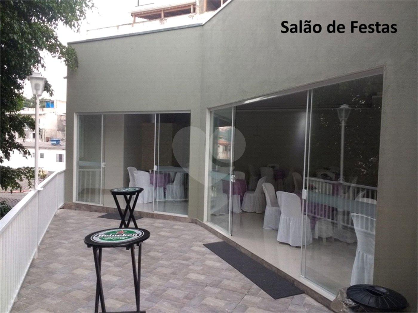 Casa à venda com 5 quartos, sendo 4 suítes, no condomínio Village St. Louis, São Paulo - SP