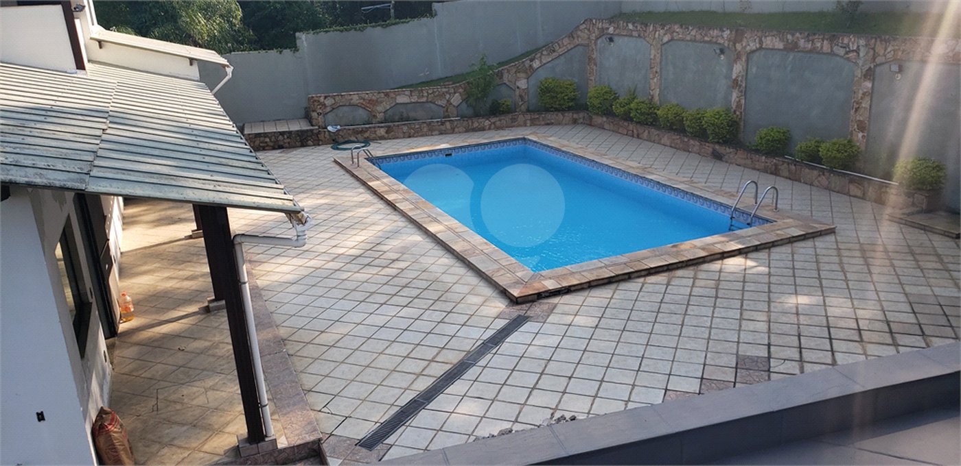 Casa à venda com 5 quartos, sendo 2 suítes, no condomínio Alpes da Cantareira, Mairiporã - SP