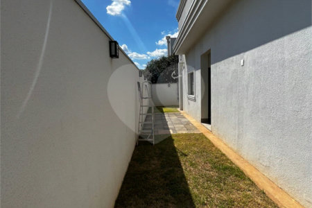 Casa à venda com 4 quartos, sendo 2 suítes,  no condomínio Florais Itália, Cuiabá - MT