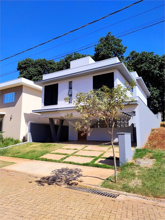 Casa a venda no condomínio Faber III