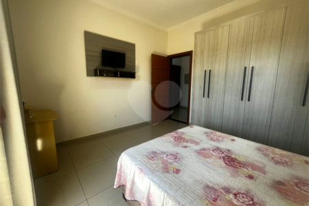 Casa à venda com 4 quartos, sendo 2 suítes, em Vila Nastri, Itapetininga, SP