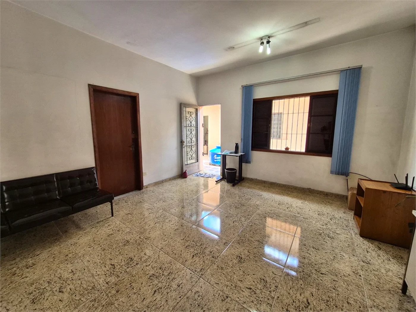 Sobrado Amplo à venda com 4 Quartos (2 Suítes) – Ideal para Uso Residencial ou Comercial