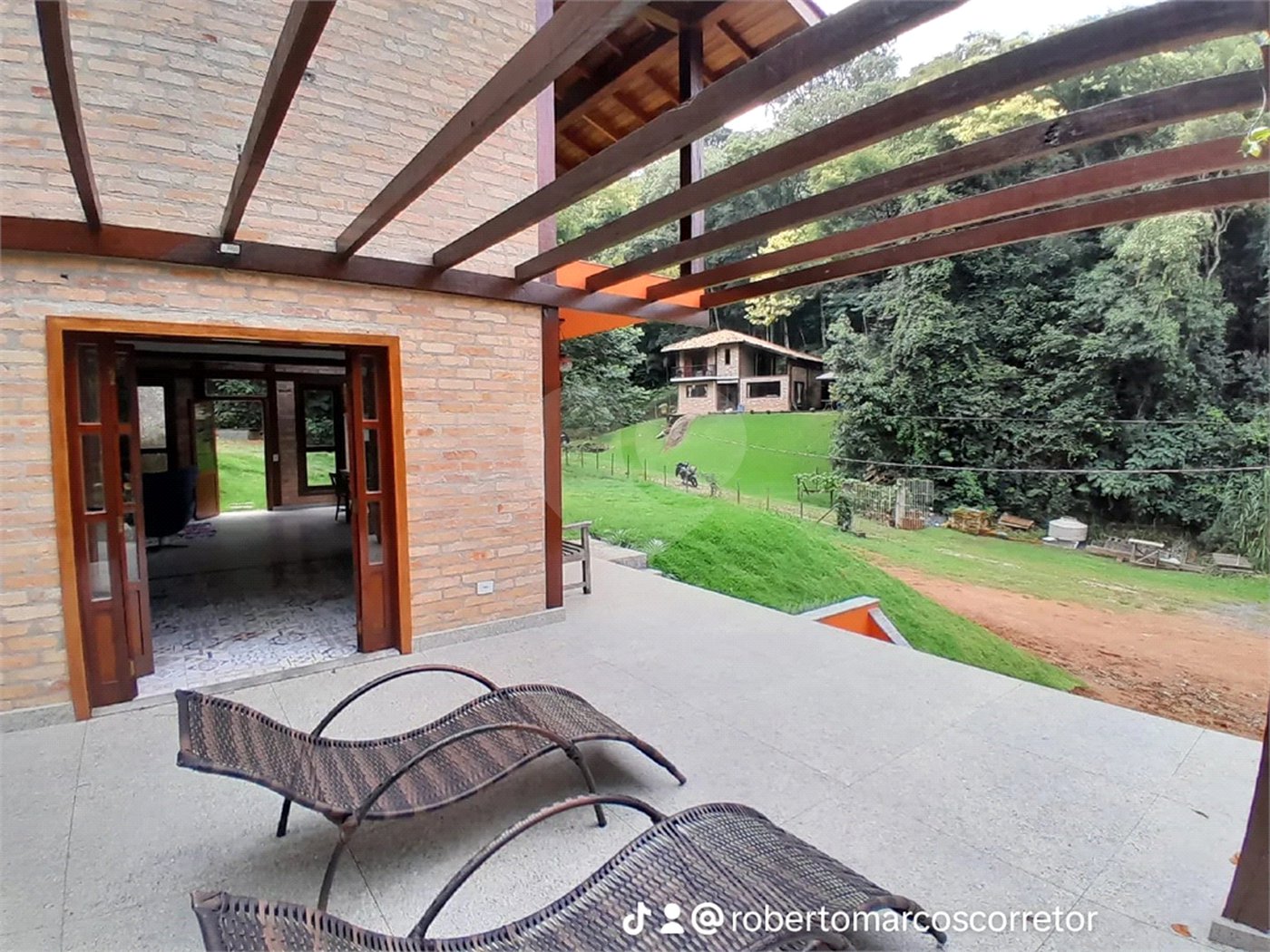 Casa à venda com 3 quartos, sendo 1 suíte, no condomínio Sausalito, Mairiporã - SP