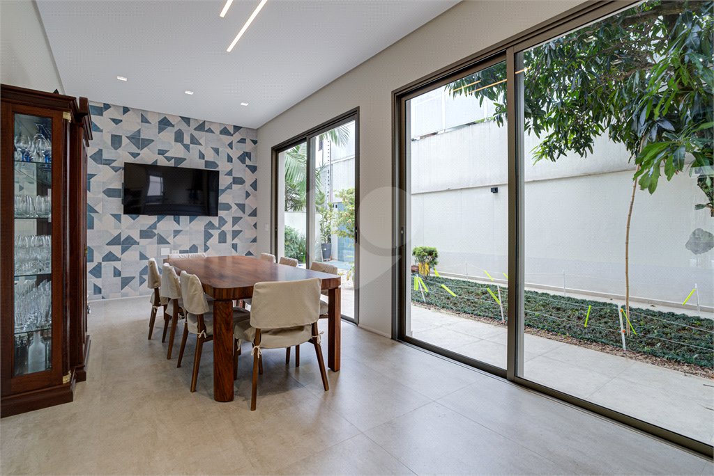 Casa à venda com 5 suítes em Jardim Cordeiro, São Paulo, SP