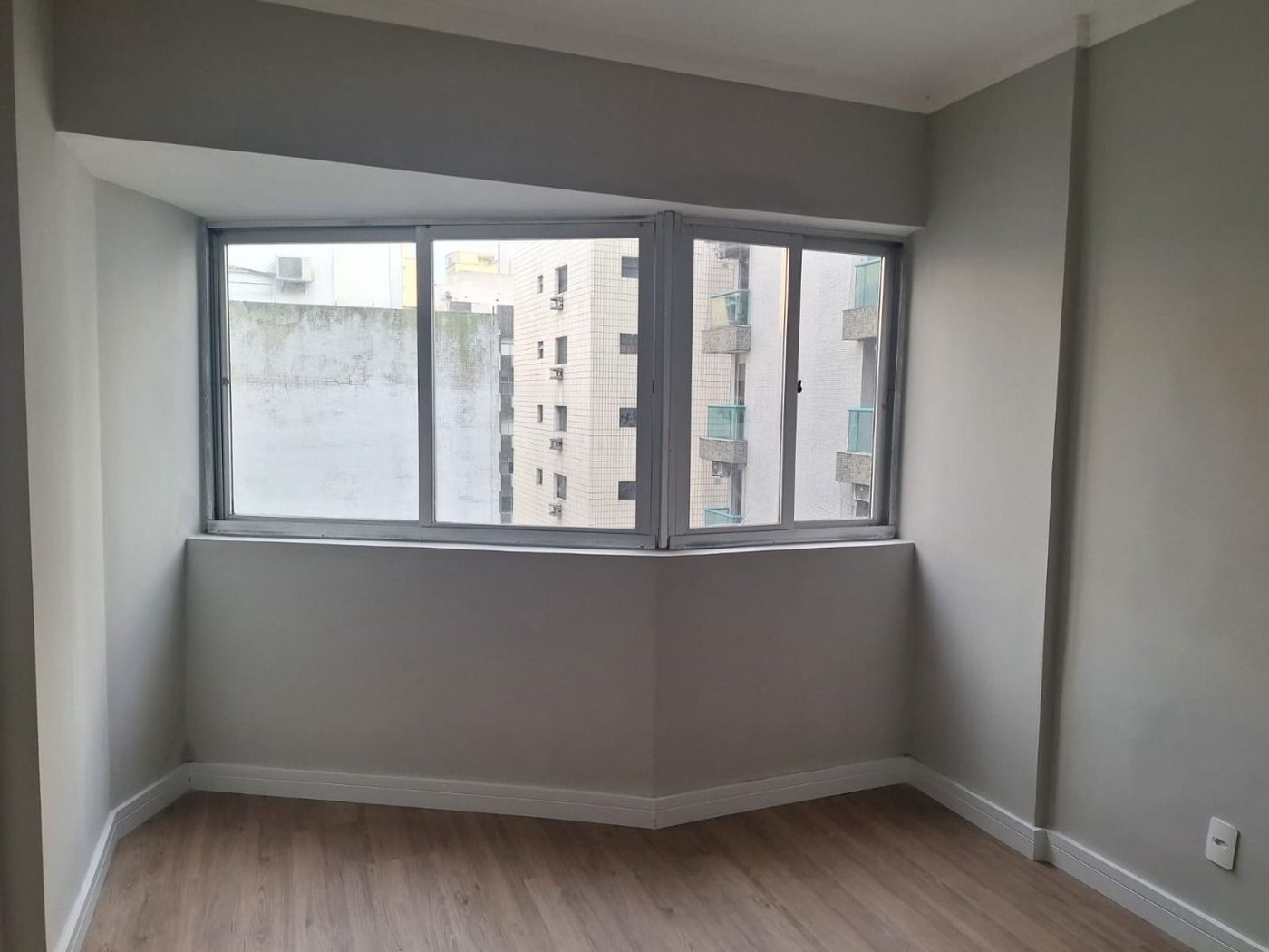 Apartamento Prédio Frente Mar em Santos | 3 Dormitórios à Venda