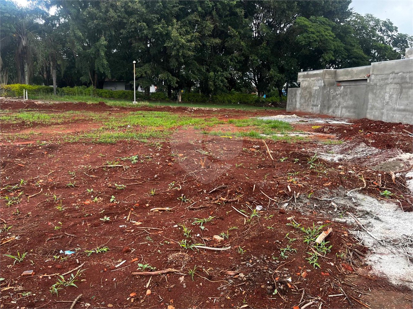 Terreno à venda com 3 quartos, sendo 1 suíte, em Vila Carolina, Itapetininga, SP