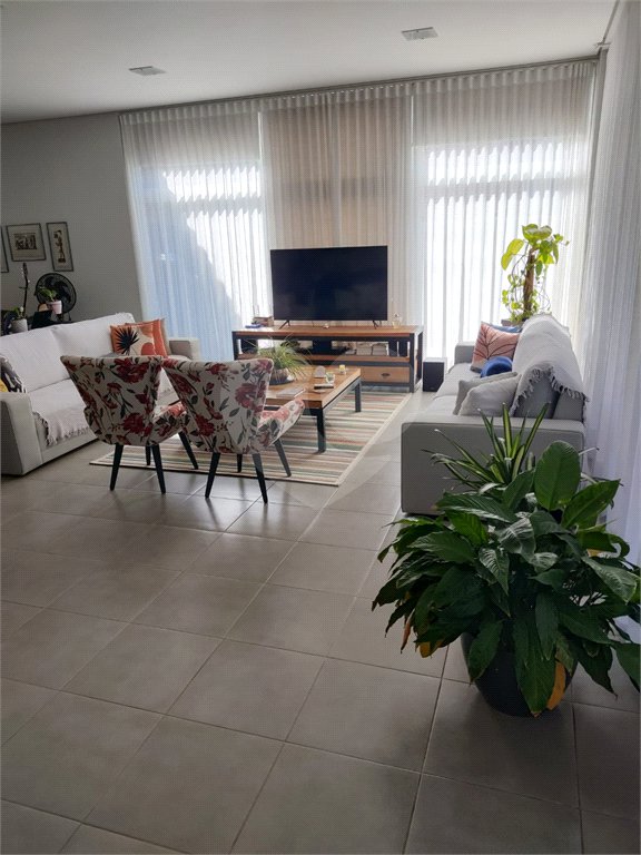 Casa à venda com 4 quartos, sendo 3 suítes, no condomínio Estância Marambaia, Vinhedo - SP