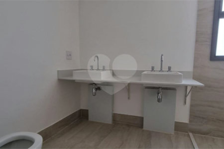Apartamento à venda com 3 suítes em Moema, São Paulo, SP