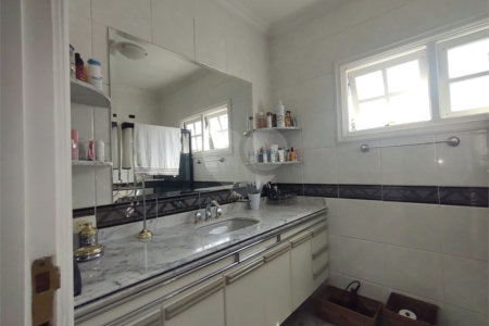 Sobrado à venda com 4 quartos, sendo 2 suítes, em Interlagos, São Paulo, SP