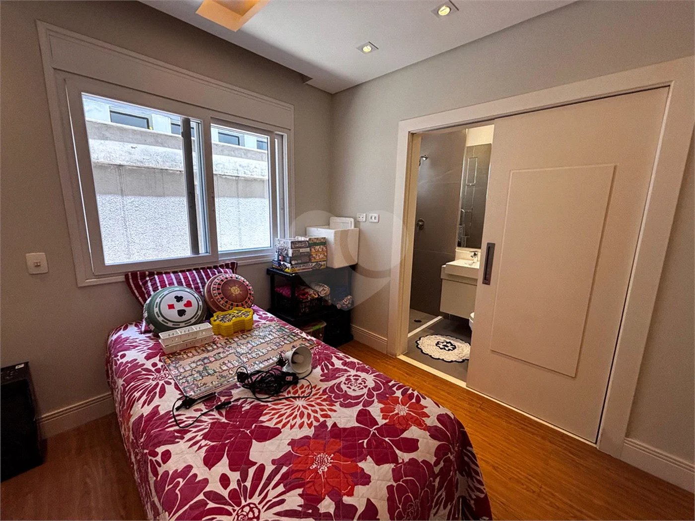Casa à venda com 4 quartos, sendo 3 suítes, no condomínio Reserva Nova Cantareira, São Paulo - SP