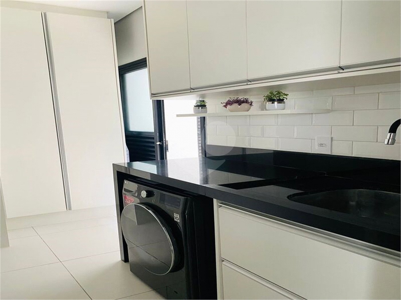 Casa à venda com 3 quartos, sendo 1 suíte,  no condomínio Mantova, Indaiatuba - SP