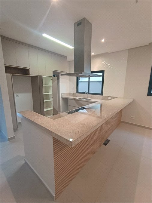 Casa para alugar com 3 quartos, sendo 1 suíte, no condomínio Recanto dos Paturis, Vinhedo - SP