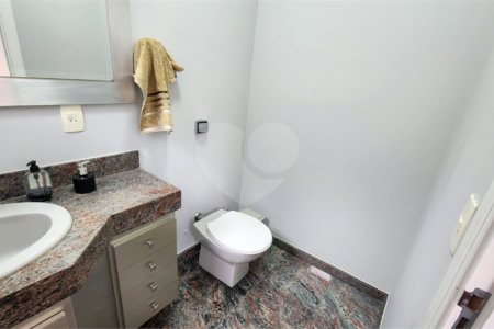 Casa à venda com 4 quartos, sendo 2 suítes, no condomínio Marambaia, Vinhedo - SP