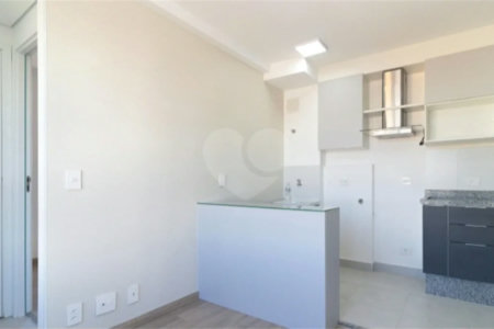 Apartamento à venda no Sacomã com 2 quartos e sem vaga