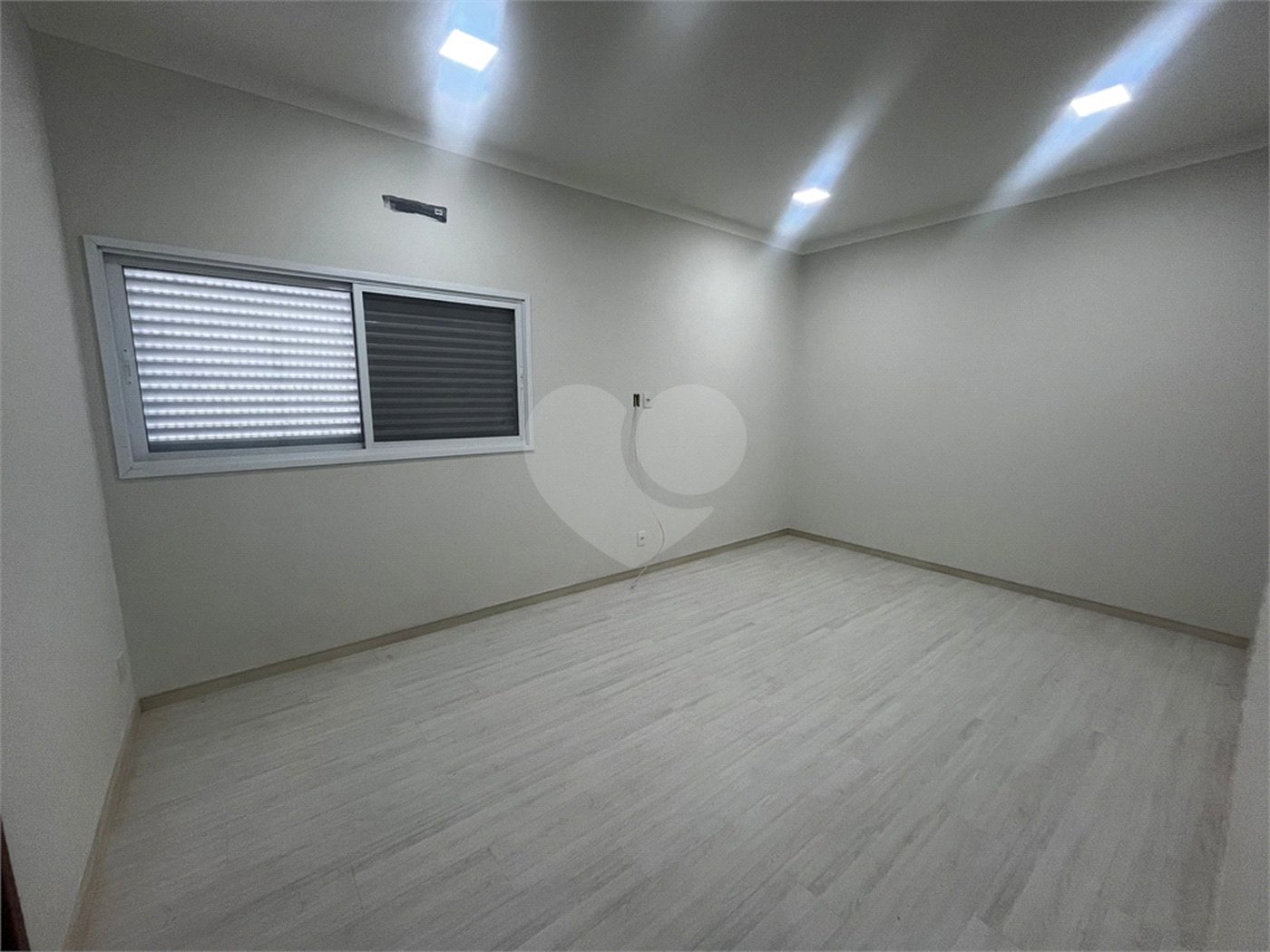Casa à venda com 3 suítes em Vila Popular, Itapetininga, SP