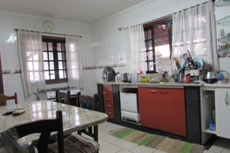 Casa Térrea à venda ou para alugar com 5 quartos, sendo 2 suítes, em Vila Horizonte, Mogi das Cruzes, SP