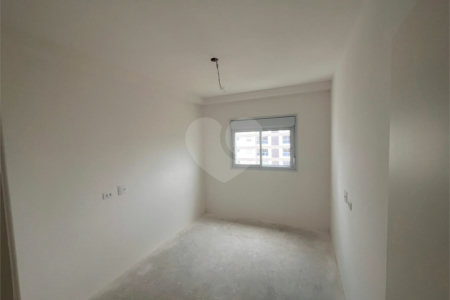 Apartamento à venda com 2 quartos, sendo 1 suíte,  em Loteamento Mogilar, Mogi das Cruzes, SP