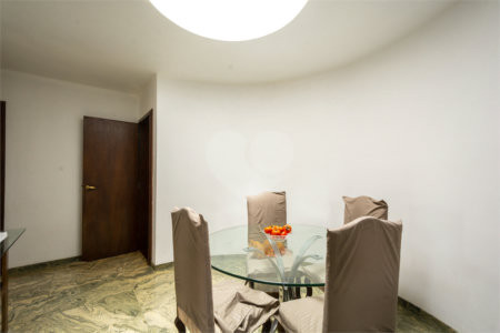 Casa à venda com 3 suítes no condomínio Chácara Flora, São Paulo - SP