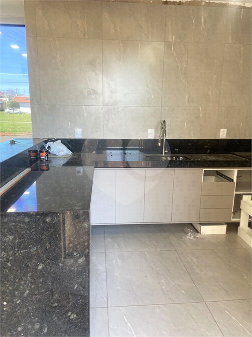 Casa à venda com 3 quartos, sendo 1 suíte, no condomínio Residencial Alto da Boa Vista, Araraquara - SP