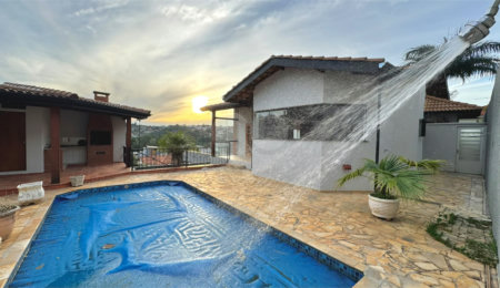 Casa à venda ou para alugar com 3 quartos, sendo 1 suíte,  em Jardim Paulista, Atibaia, SP