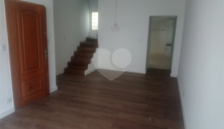 Casa de Vila à venda com 4 quartos, sendo 1 suíte,  em Vila Olímpia, São Paulo, SP