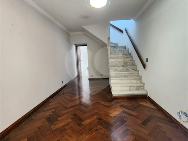 Sobrado à venda com 3 quartos, sendo 1 suíte,  em Vila Constança, São Paulo, SP