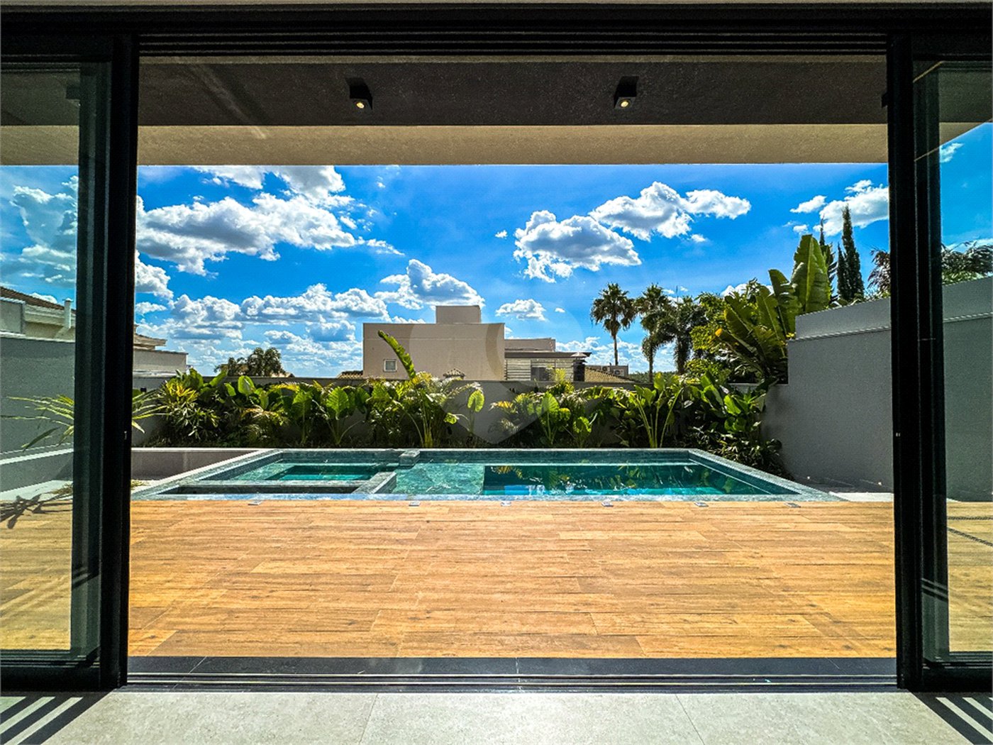 Casa à venda com 3 suítes no condomínio Jardim Vila Paradiso, Indaiatuba - SP