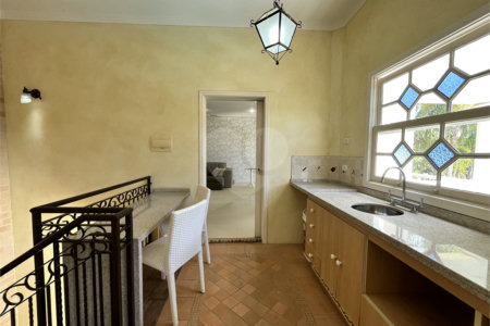 Casa à venda com 5 quartos, sendo 3 suítes,  no condomínio Village Saint Charbel, Araçoiaba da Serra - SP