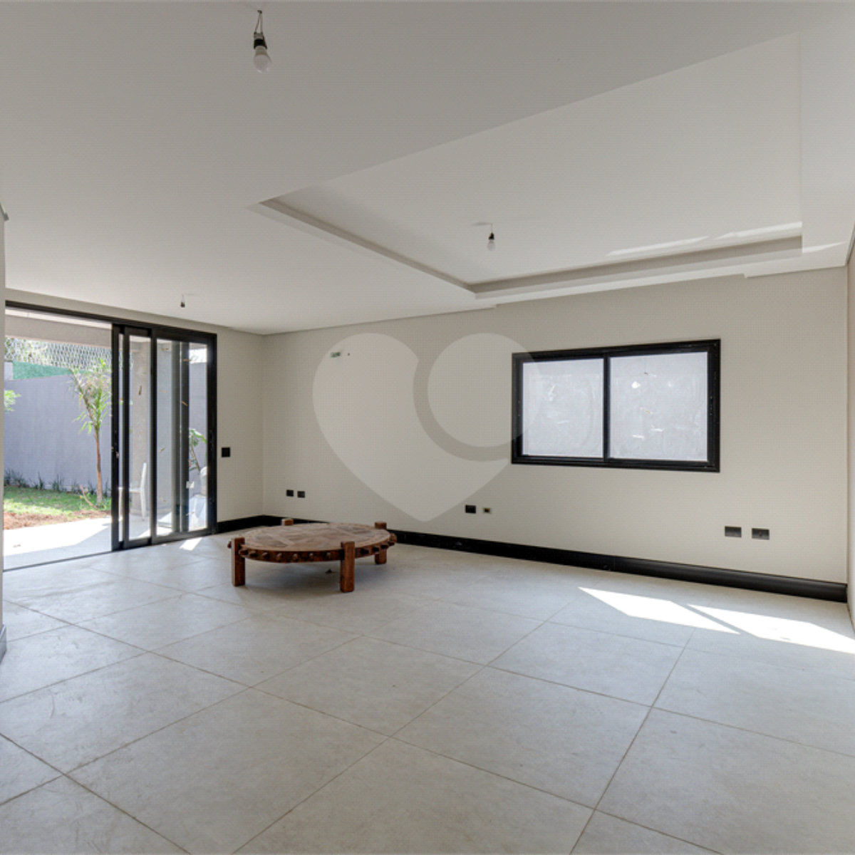 Casa à venda com 4 suítes no condomínio Reserva Robélia, São Paulo - SP