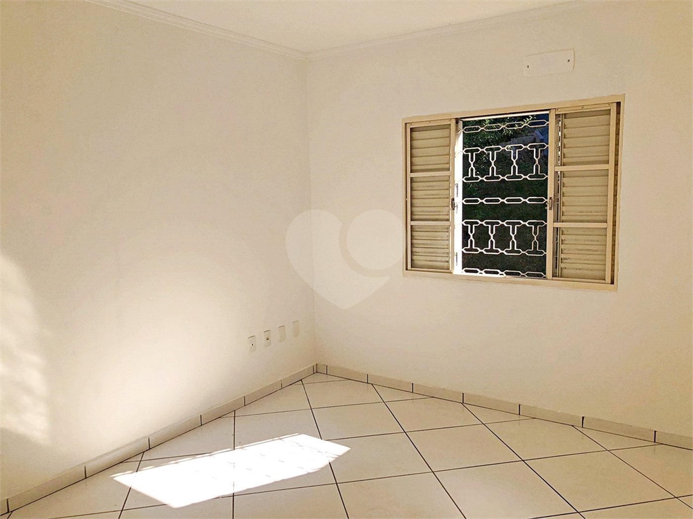 Casa à venda com 4 quartos, sendo 2 suítes, no condomínio Estância Marambaia, Vinhedo - SP