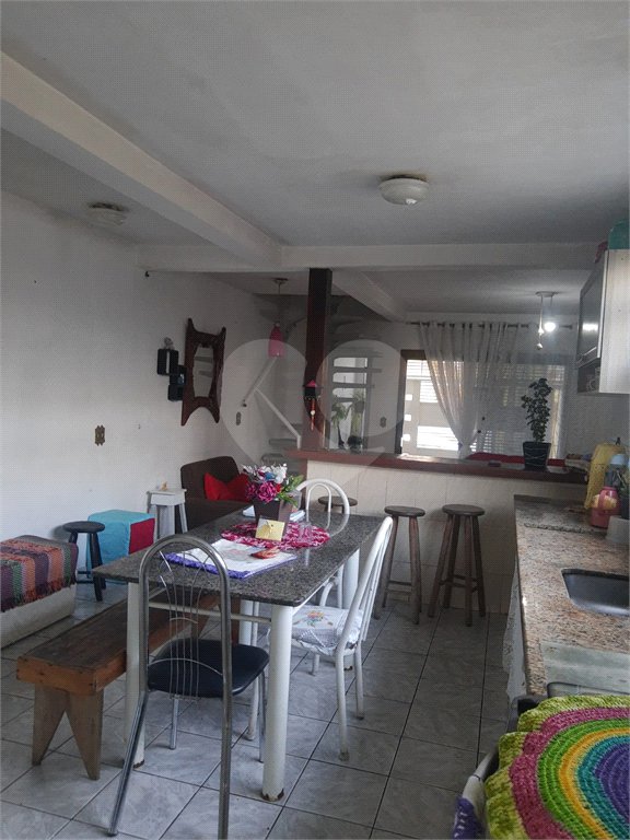 Sobrado à venda com 3 quartos, sendo 2 suítes,  em Jardim Marica, Mogi das Cruzes, SP