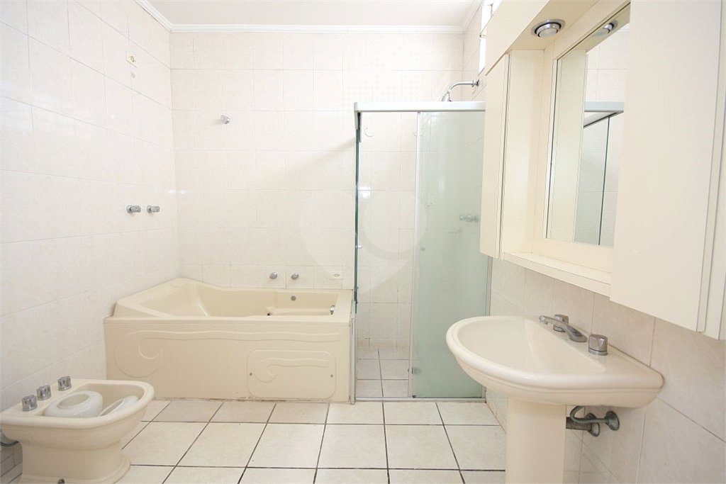 Sobrado à venda com 4 quartos, sendo 2 suítes,  em Alto da Boa Vista, São Paulo, SP