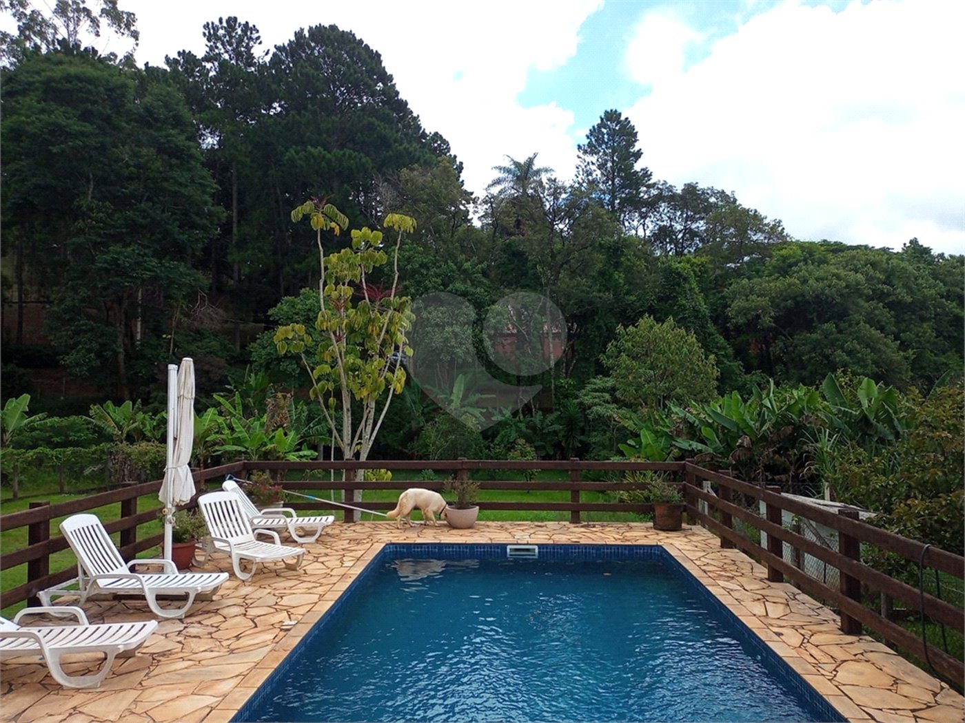 Casa à venda com 3 quartos, sendo 1 suíte, no condomínio Vale da Santa Fé, Vinhedo - SP