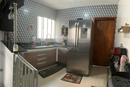 Sobrado à venda com 3 quartos, sendo 1 suíte, em Jardim Camila, Sorocaba, SP