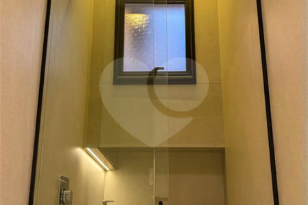 Indaiatuba - Condominio Sapezal - R$ 2.400.000,00 - Área Total 360,00 m² - Área Construída 213,32 m² - TÉRREA - 03 suítes sendo a master com closet; - Escritório; Lavabo; Cozinha com cooktop e planejados; Gourmet com churrasqueira; Ambientes preparados para ar condicionado; Piscina com cascata,