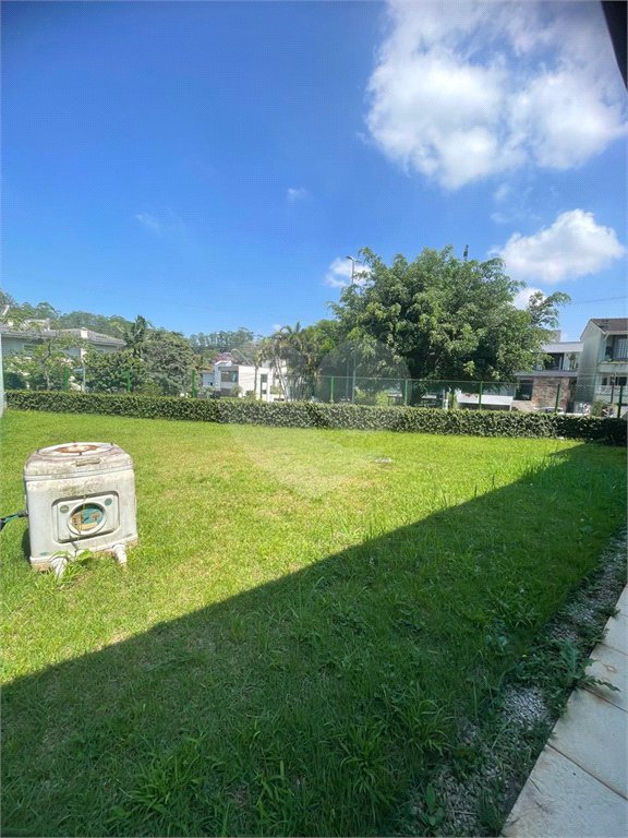Casa à venda com 5 quartos, sendo 3 suítes, no condomínio Swiss Park, São Bernardo do Campo - SP