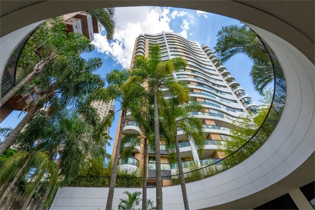 Apartamento à venda com 3 suítes em Vila Suzana, São Paulo, SP