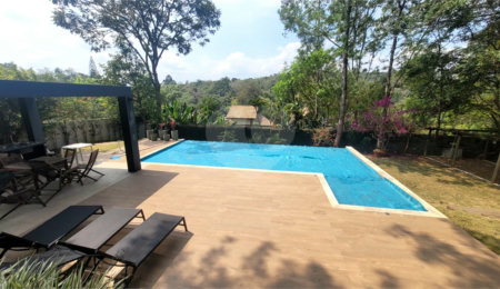 Casa à venda ou para alugar com 4 quartos, sendo 2 suítes,  no condomínio Cantareira, Mairiporã - SP