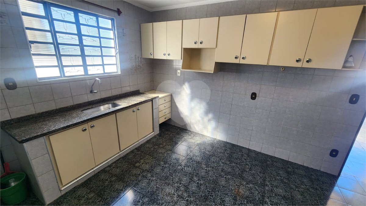 Casa à venda com 3 quartos em Vila Ramaciotti, Valinhos, SP
