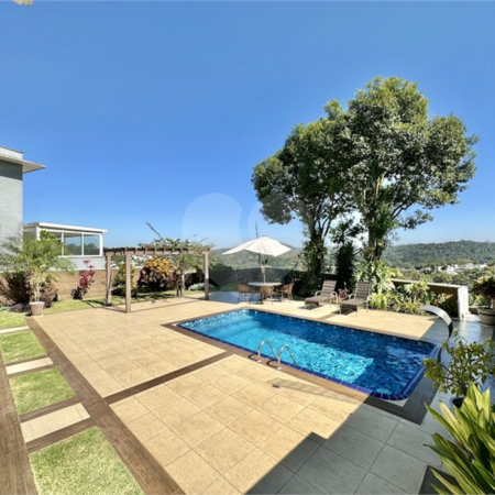 Casa à venda com 3 suítes no condomínio Golf Village, Carapicuíba - SP