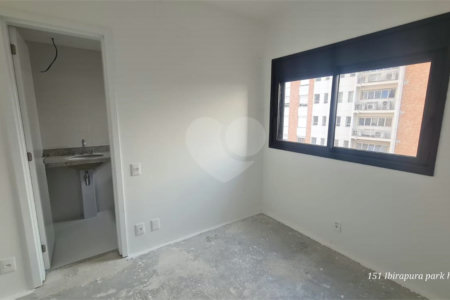 Apartamento à venda com 3 suítes em Moema, São Paulo, SP